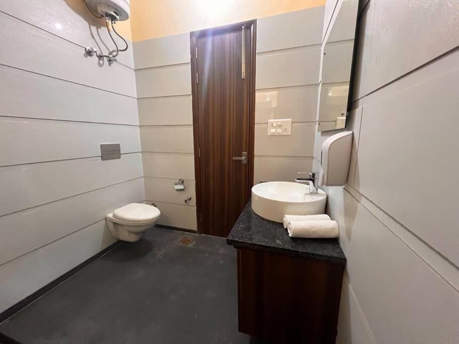5Bhk Home Away From Home At Ranjit Avenue Amritsar Eksteriør bilde