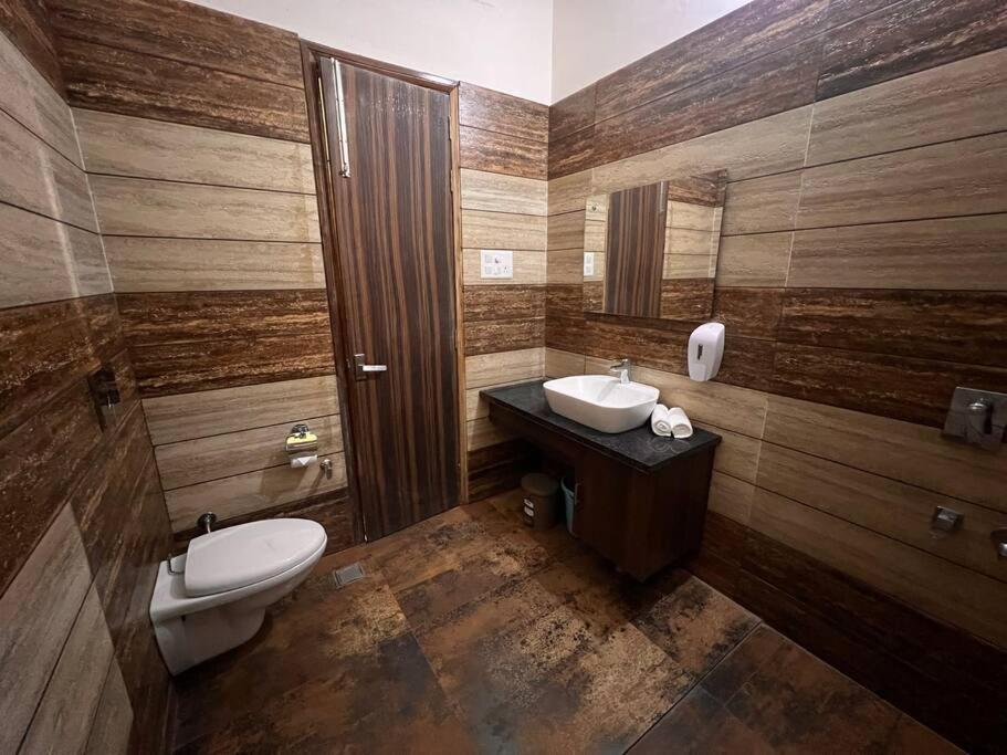 5Bhk Home Away From Home At Ranjit Avenue Amritsar Eksteriør bilde