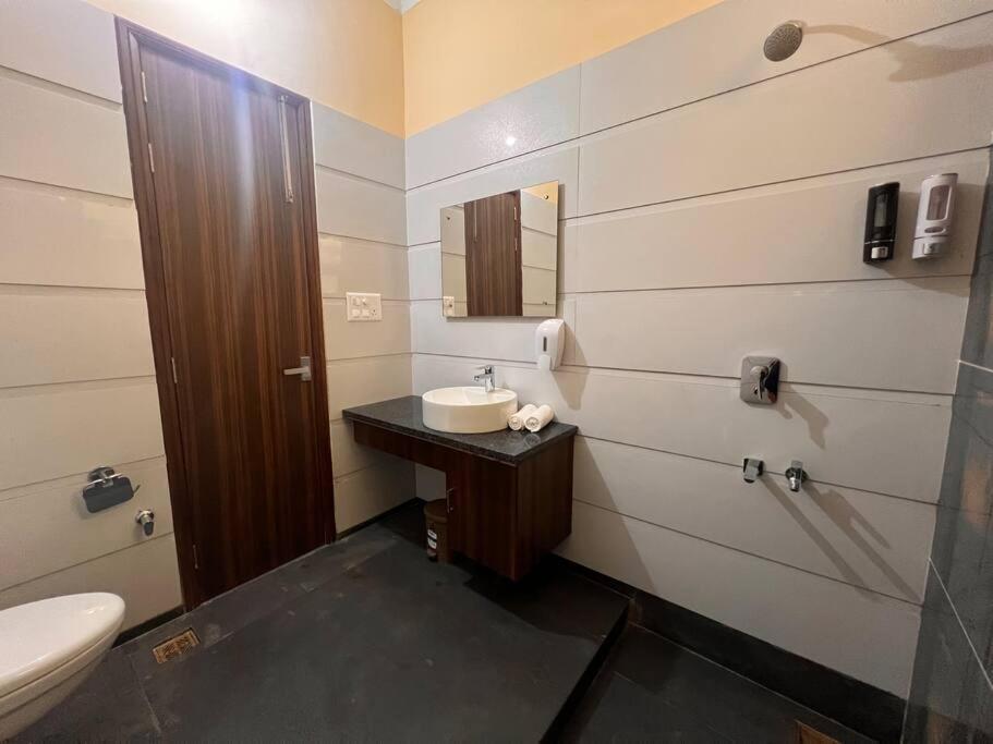 5Bhk Home Away From Home At Ranjit Avenue Amritsar Eksteriør bilde