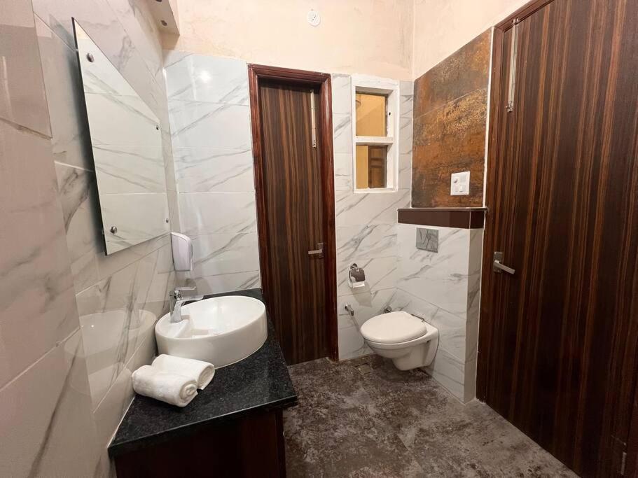 5Bhk Home Away From Home At Ranjit Avenue Amritsar Eksteriør bilde