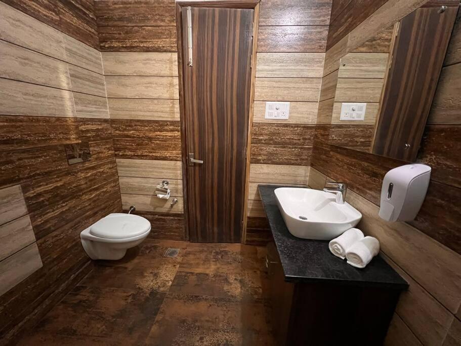 5Bhk Home Away From Home At Ranjit Avenue Amritsar Eksteriør bilde