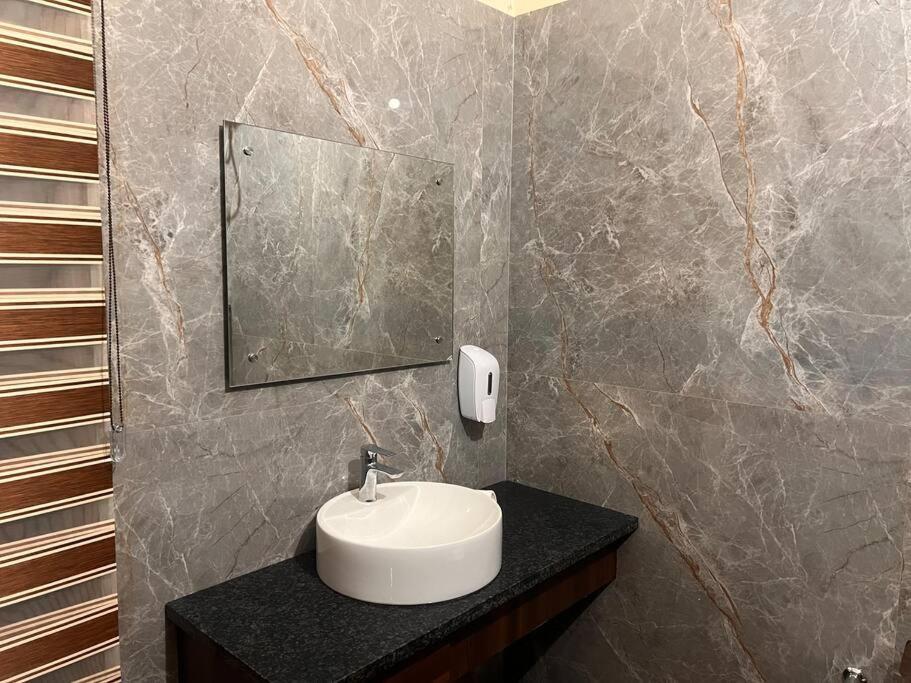 5Bhk Home Away From Home At Ranjit Avenue Amritsar Eksteriør bilde